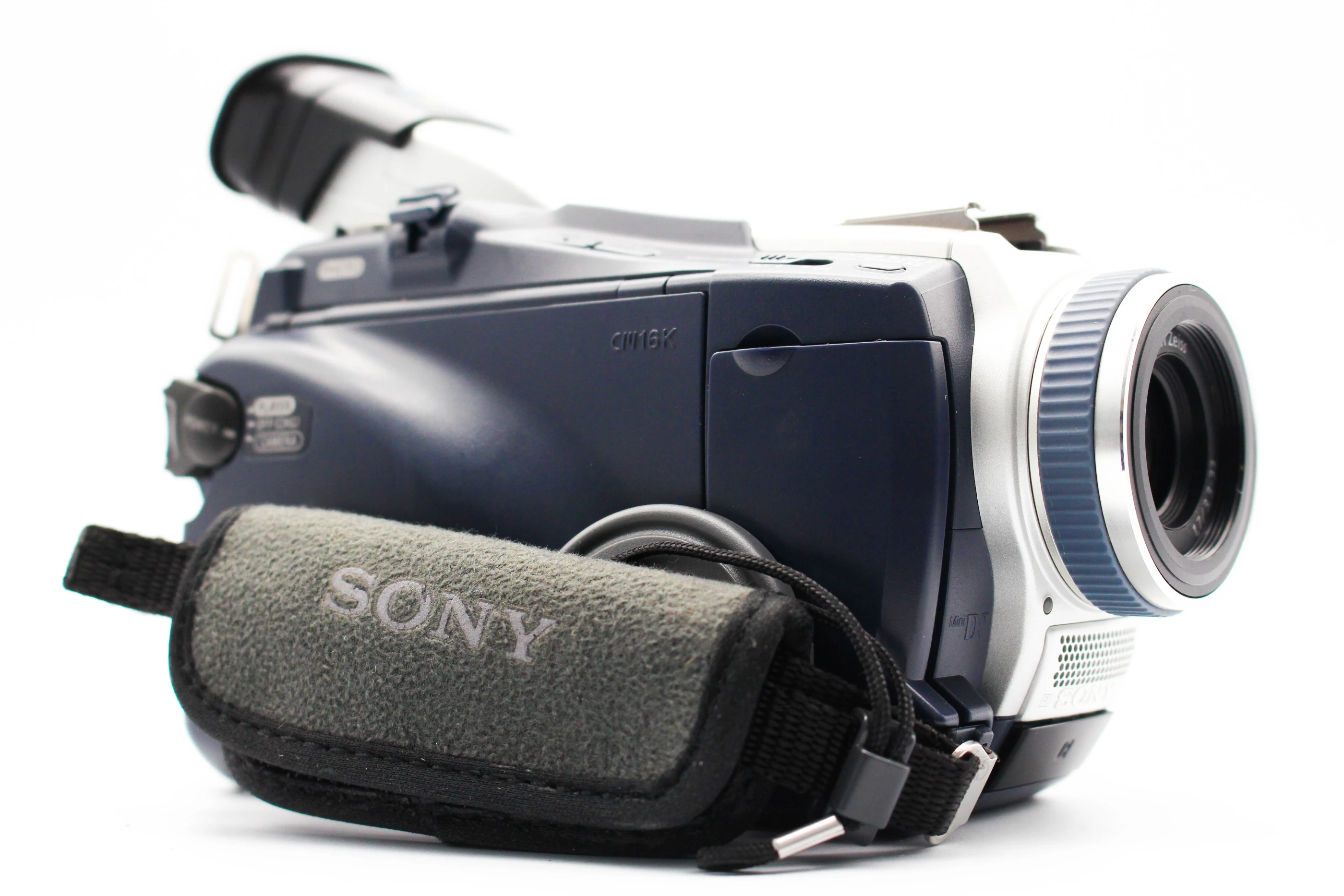Sony Handycam DCR-TRV16 MiniDV Digital Camcorder Like New | SDS