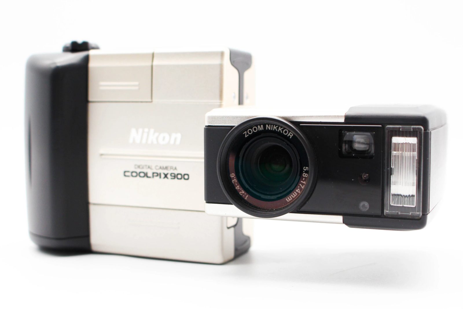 Nikon Coolpix 900 - SDS